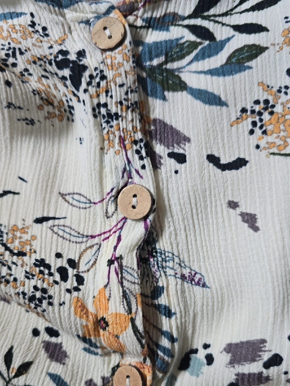 Sleeveless Cream Floral Button-Front Tank Top - Picture 3 of 4